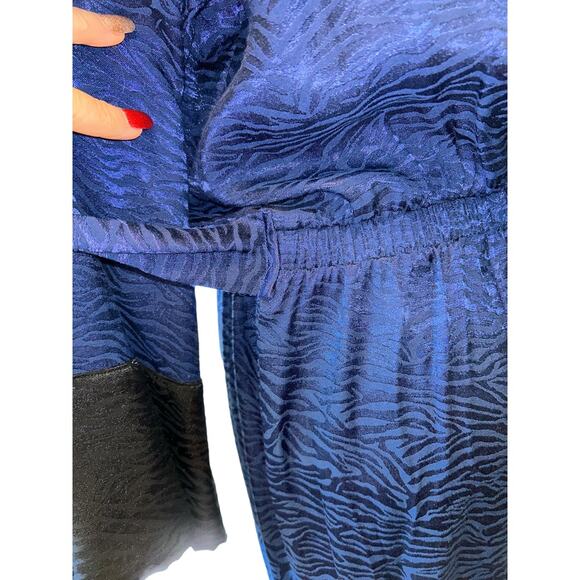 NWOT Amazing Victoria’s Secret Blue Black Satin Embossed Lounge Jumpsuit  Large - Picture 9 of 16